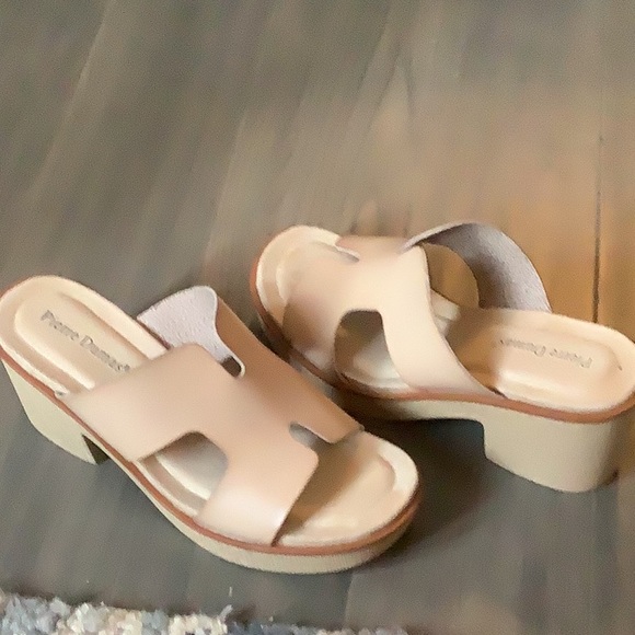 Pierre Dumas size 9 wedged sandal - Picture 2 of 4